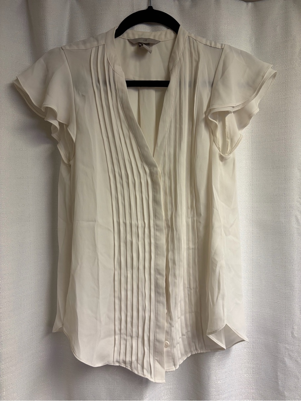 H&M Cream Pleated V-Neck Flutter Sleeve Blouse